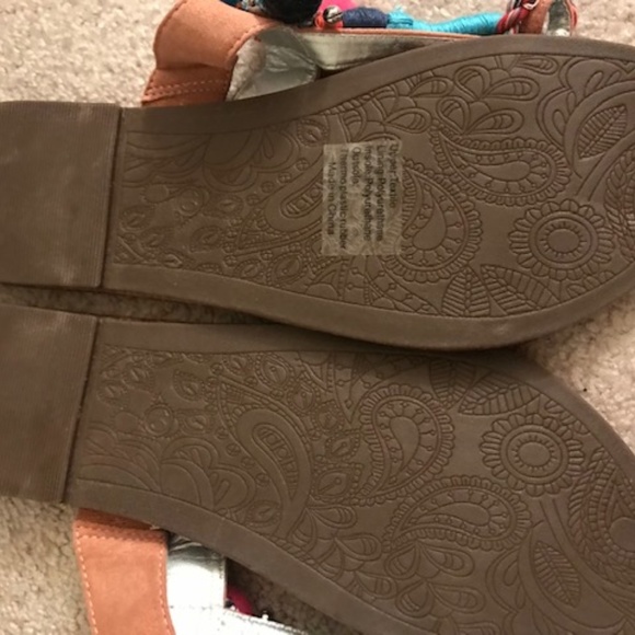 Sandals - Picture 3 of 3